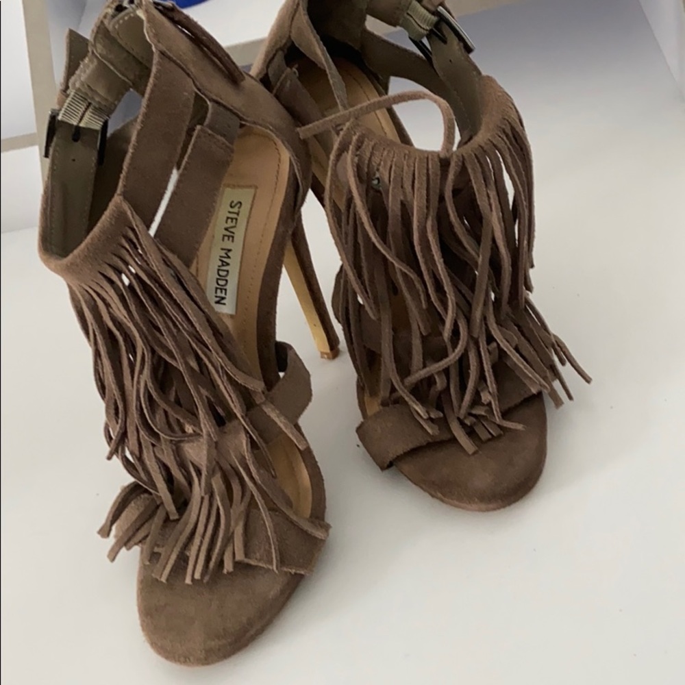 Steve Madden ruffled heels